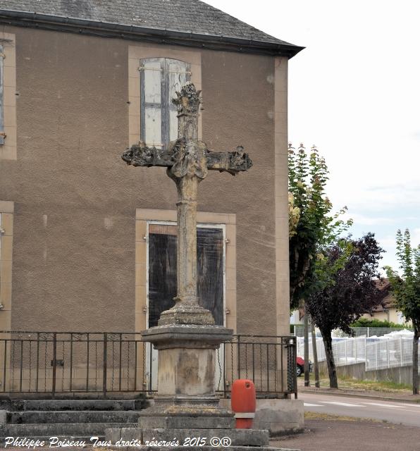 La Croix monumentale de Corbigny