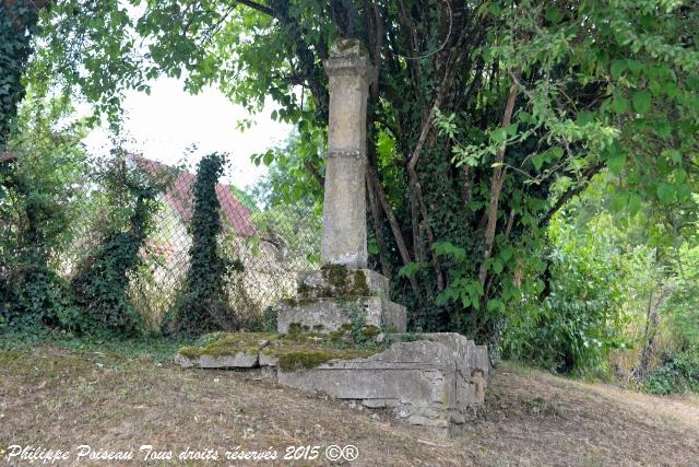 Calvaire de Nolay une croix de pierre un beau patrimoine