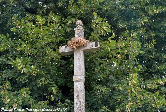 Le calvaire du village de Beaumont la Ferrière un patrimoine