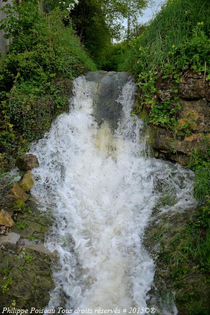 La « Cascade éphémère » de Prémery un remarquable phénomène