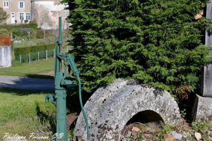 Fontaine de Cessy les Bois