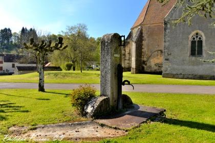 Fontaine de Cessy les Bois