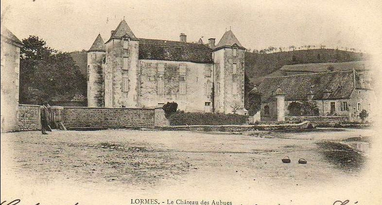 Cette image a un attribut alt vide ; le nom du fichier est chateau-des-Aubues-1.jpg