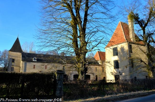 Château de Poussery un remarquable patrimoine de Montaron