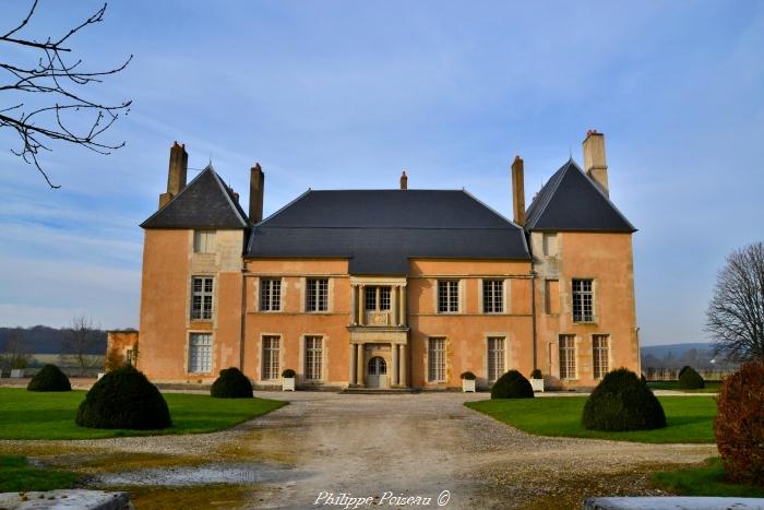 Château de Beaumont la Ferrière un remarquable manoir