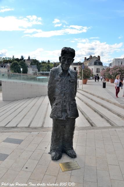 Le Chinois de Montargis une remarquable sculpture de Li Xiacchao