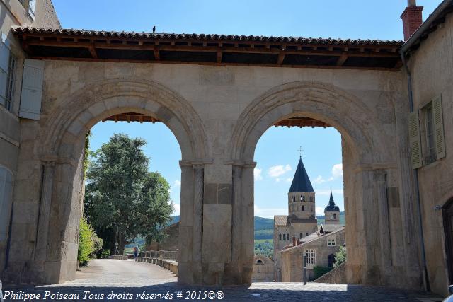 Portes d’Honneur de la remarquable Abbaye de Cluny