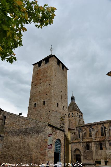Tour des Fromages de la remarquable Abbaye de Cluny un beau patrimoine