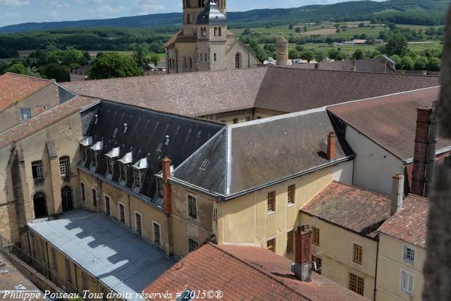 Le grand cloitre magnifique Abbaye de Cluny
