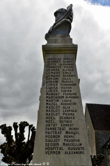 Le monument aux morts de Colmery un hommage