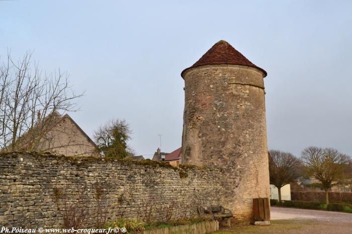 Tour d'enceinte de Trucy l'Orgueilleux