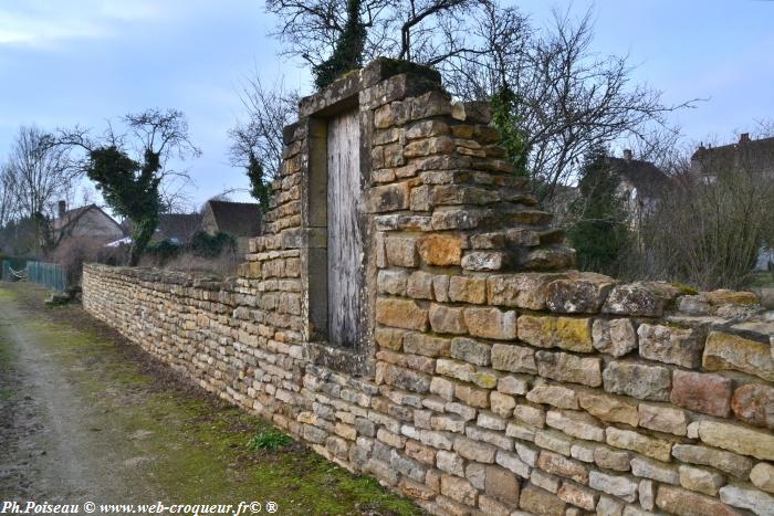 Tour d'enceinte de Trucy l'Orgueilleux