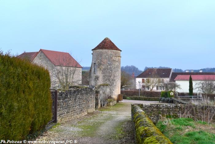 Tour d'enceinte de Trucy l'Orgueilleux