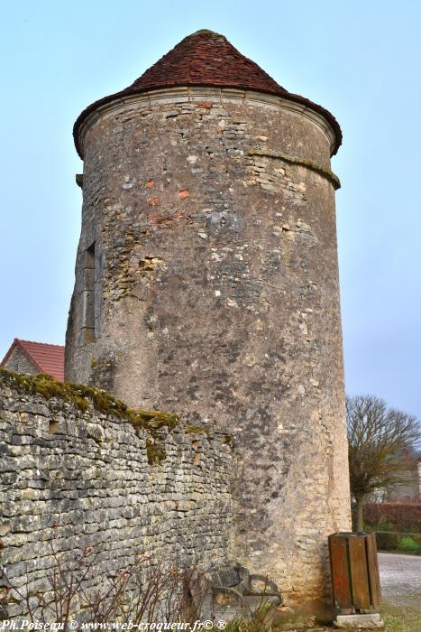 Tour d'enceinte de Trucy l'Orgueilleux