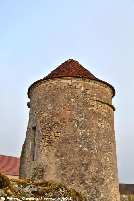 Tour d'enceinte de Trucy l'Orgueilleux