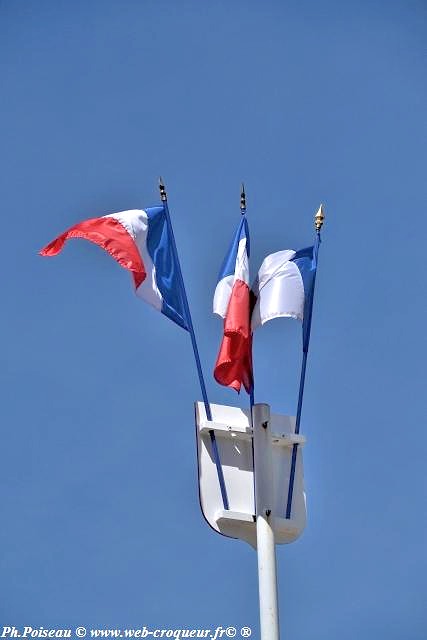 Monument aux Morts de Corbigny Nièvre Passion