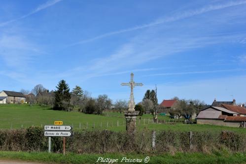 Crucifix du hameau La Croix Nièvre Passion