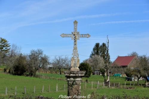 Crucifix du hameau La Croix Nièvre Passion