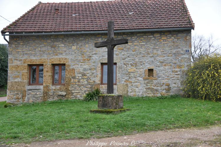 La croix monumentale de Les Bordes