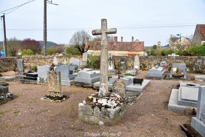 Croix du cimetière de Villiers un patrimoine