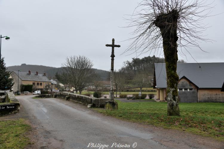 La croix du pont d’Alligny-en-Morvan un beau patrimoine