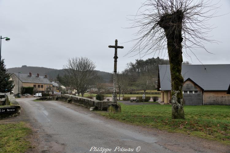 La croix du pont d'Alligny-en-Morvan