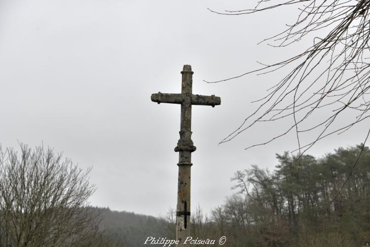 La croix du pont d'Alligny-en-Morvan