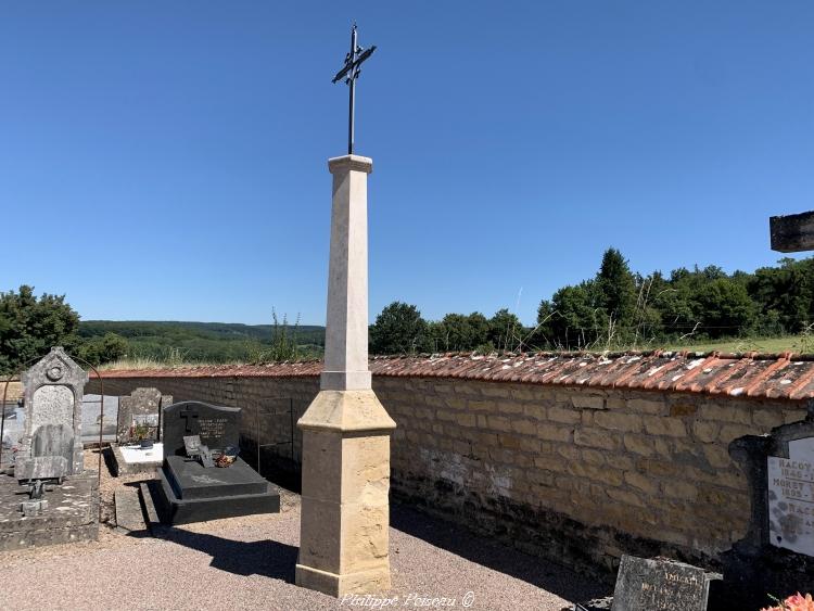 La croix du cimetière de Nolay un patrimoine