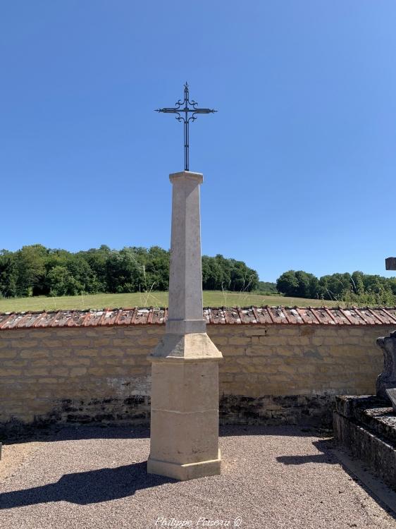 La croix du cimetière de Nolay