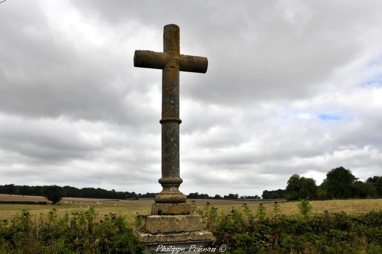 Croix et Pierre des morts du hameau de Laché un beau patrimoine.