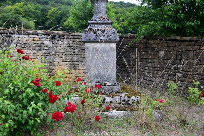 Croix du cimetière de Neuilly