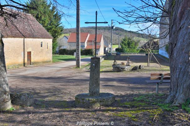 La croix de Saligny