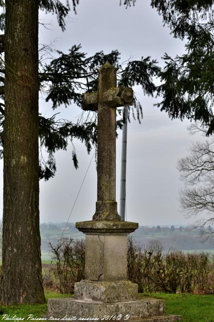 Croix du village de Cervon Nièvre Passion