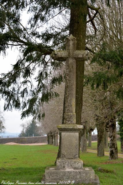 Croix du village de Cervon Nièvre Passion