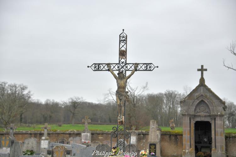 Le crucifix du cimetière de Chitry-les-Mines