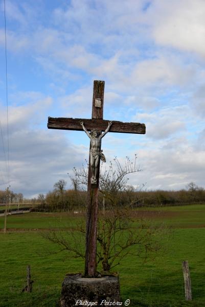 Crucifix du village de Mouches une remarquable Croix