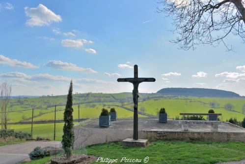 Crucifix du Château de Saint Pierre du Mont un patrimoine