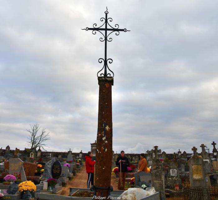 Croix du cimetière de Cervon 