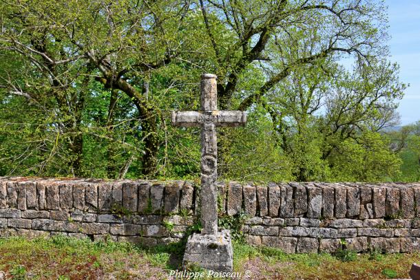 croix du cimetière de Saint-Pierre-du-Mont