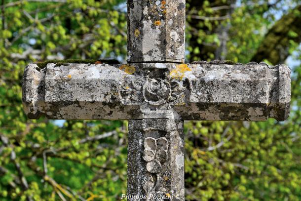 croix du cimetière de Saint-Pierre-du-Mont