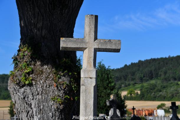 Croix du cimetière de Villiers-sur-Yonne