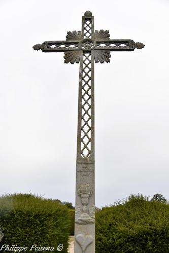 Croix du cimetière de Isenay 