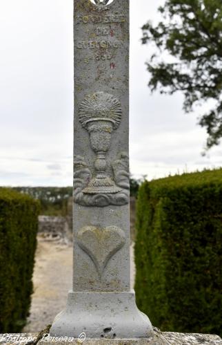 Croix du cimetière de Isenay 