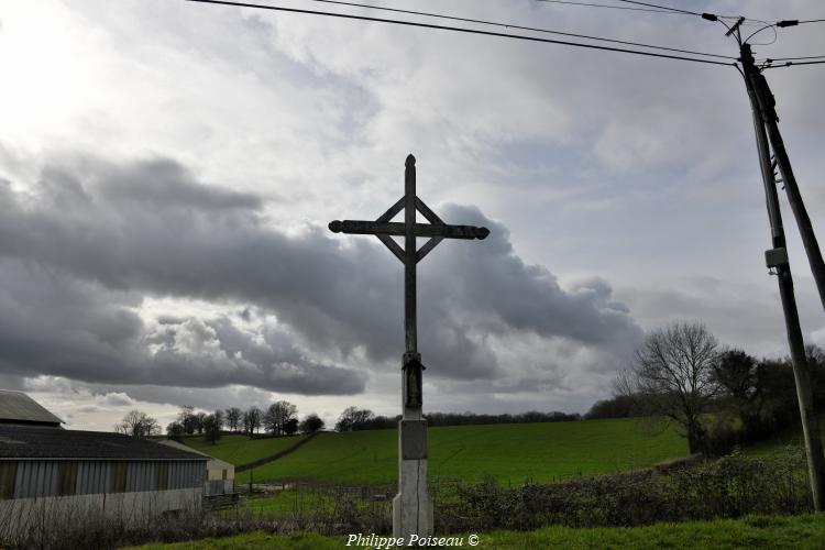 Croix du village de Cherault