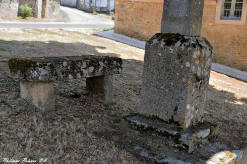 Croix et pierre des morts de Beuvron Nièvre Passion