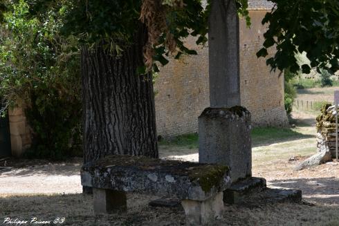 Croix et pierre des morts de Beuvron Nièvre Passion