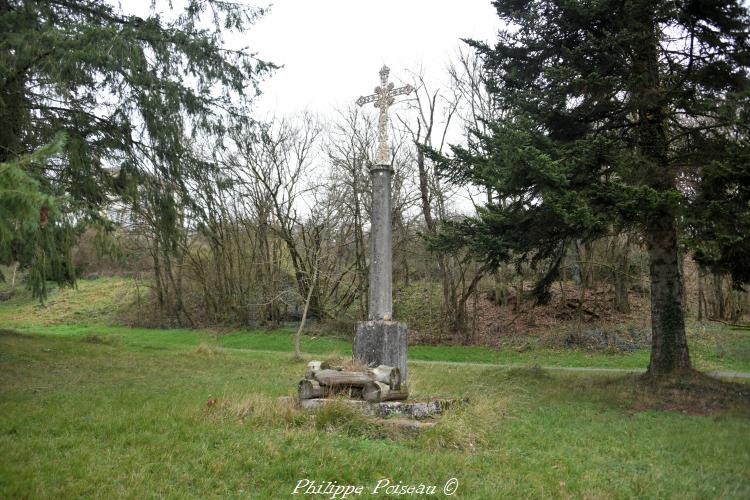 La croix du Jubilé de Marigny-sur-Yonne un patrimoine