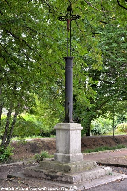 Croix Victor Guéneau de Nevers Nièvre Passion