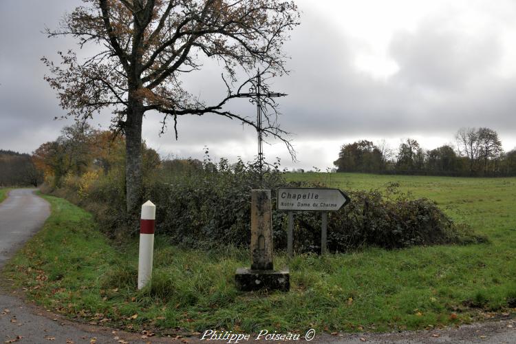 La croix de la Chapelle Notre-Dame du Charme un patrimoine