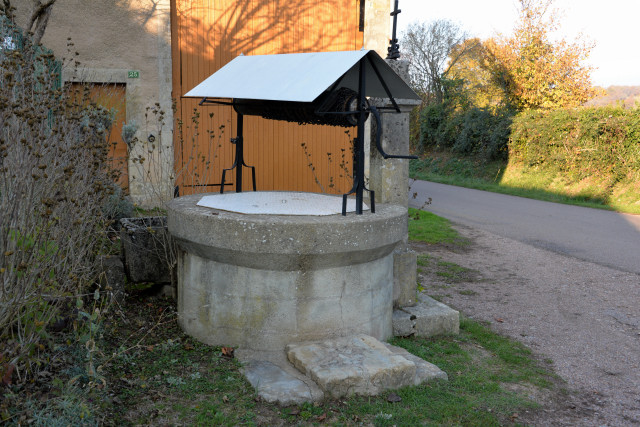 Puits du village de Cropigny
